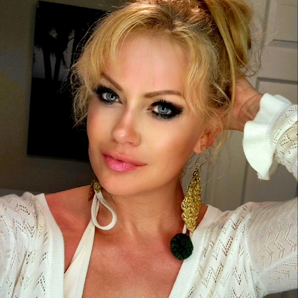 Meet your Posher, Hope - Picture 5 of 15